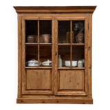 Chic display cabinet in pine (renovated)