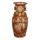 Vase chinois en porcelaine émaillée à décor polychrome sur socle