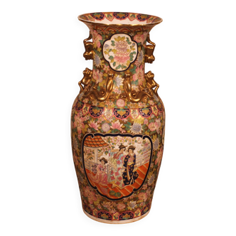 Chinese Enamelled Porcelain Vase with Polychrome Decoration - on Pedestals