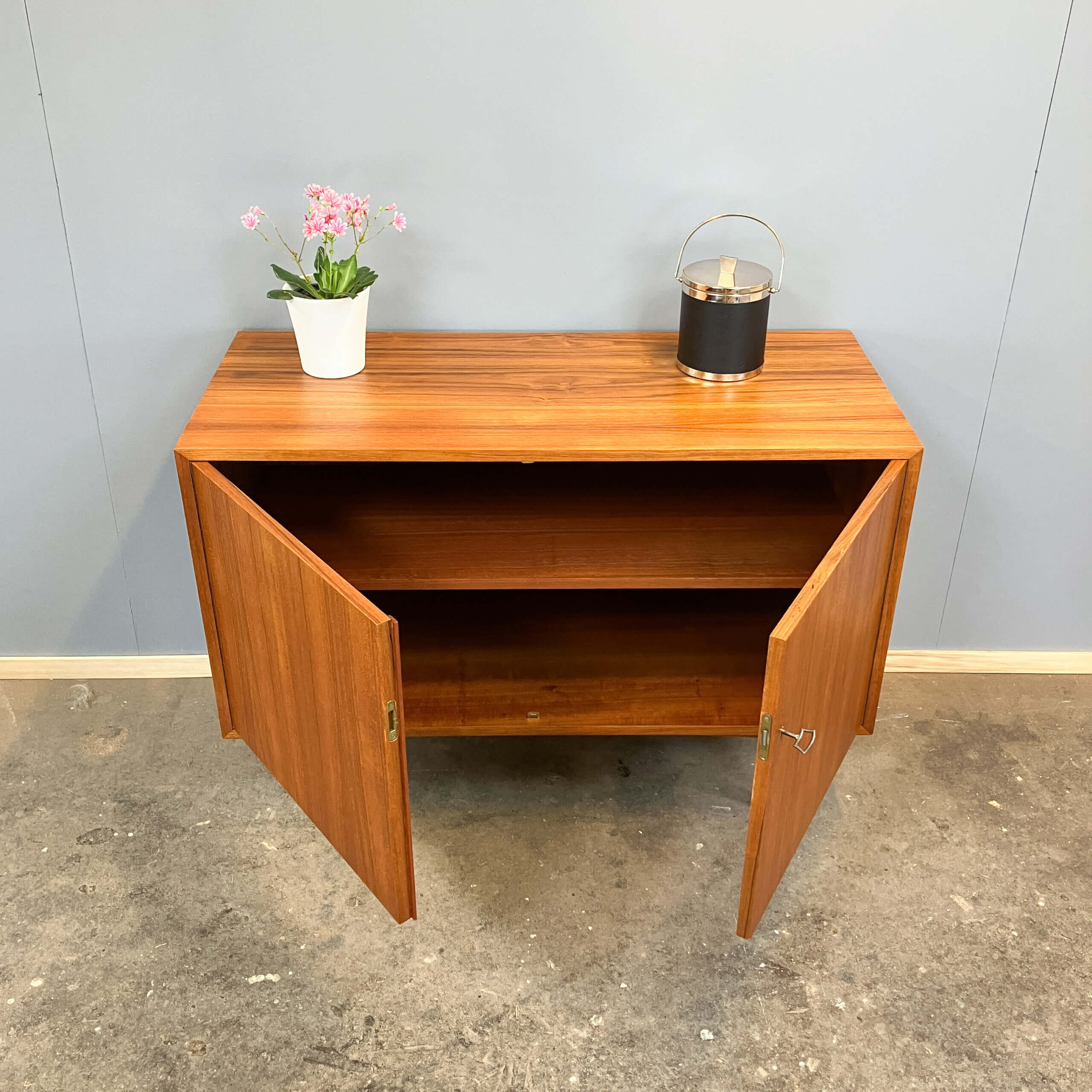 Petit buffet, teck, années 1960