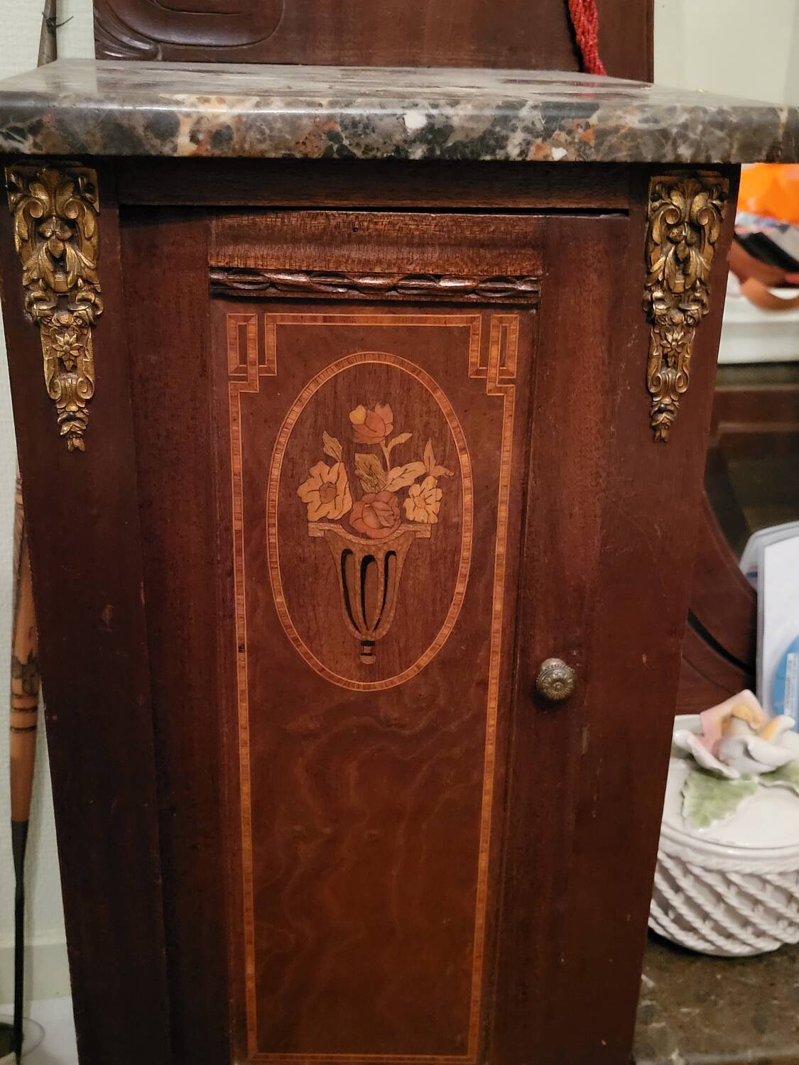 Neo-retro hairdresser