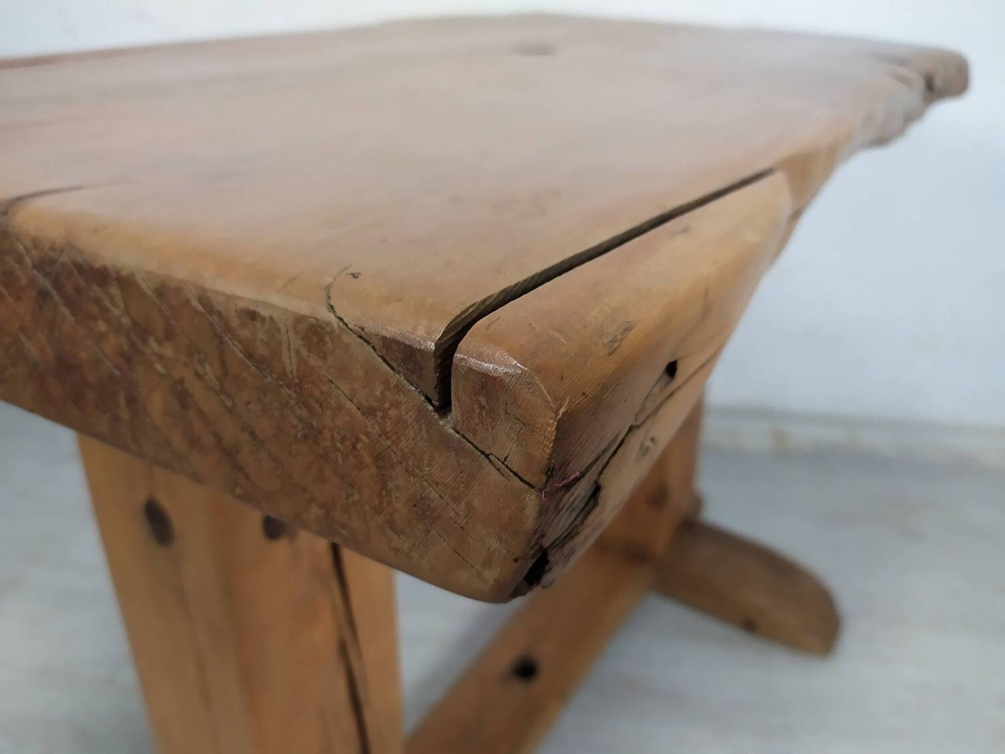 Table extérieur brutaliste