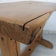 Table extérieur brutaliste