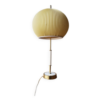 Lampe moderniste de table VEB, Allemagne de l'Est, 1970, abat jour en papier plissé