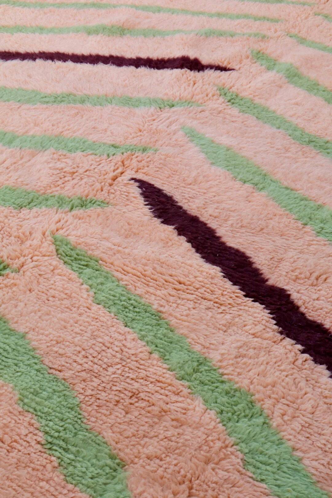 Colourful Berber rug with tiger patterns - 320 x 200 cm