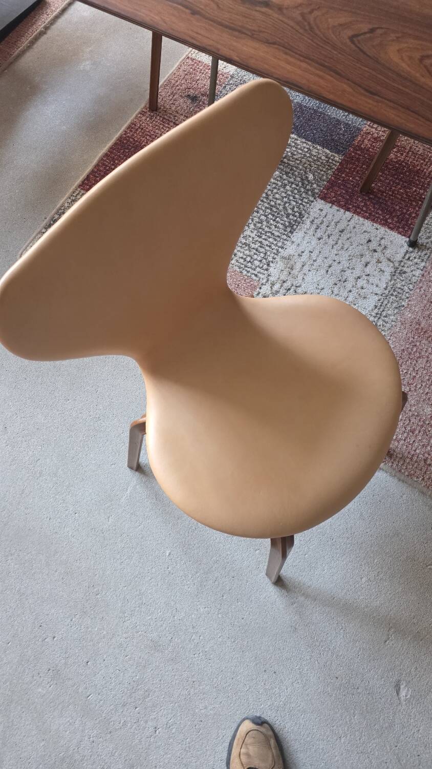 Arne Jacobsen Rosewood Drop leave Table with chairs Fritz Hansen