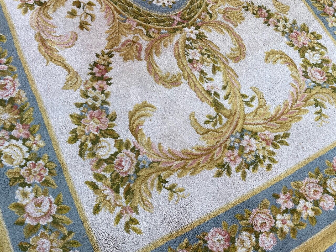 Vintage soapy style carpet with 200x300