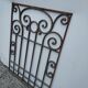 Grille de porte en fer forgé