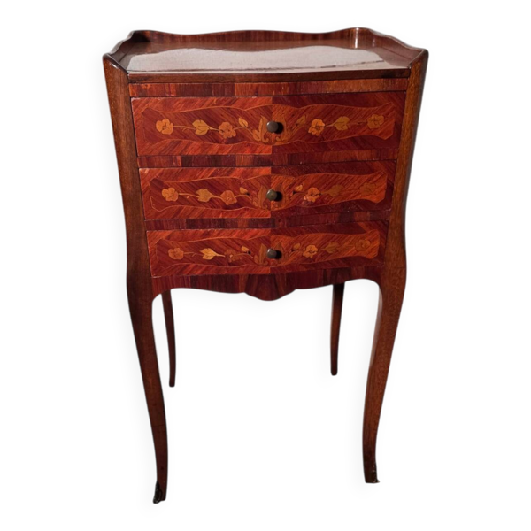 Table de chevet style Louis XV en marqueterie  3 tiroirs