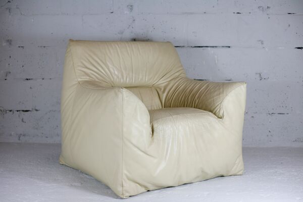 Fauteuil cuir et mousse couleur crème, France, circa 1970