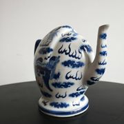 Blue and white porcelain teapot Cadogan, Guangxu period, 19th century.