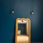 Miroir Louis-Philippe 126,5cm/75,5cm forme chapeau de gendarme, glace au mercure