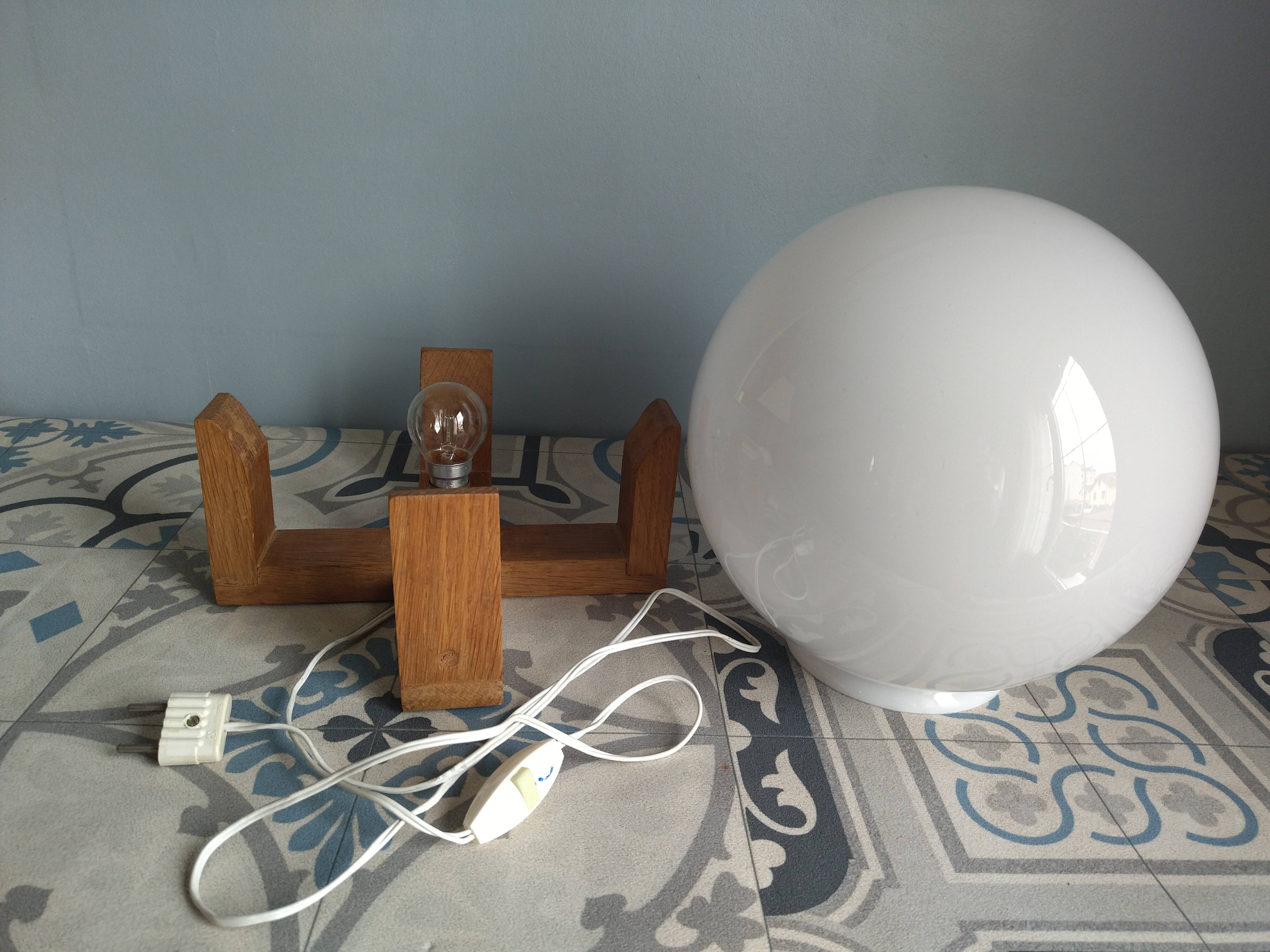 Table lamp in opaline and vintage wood