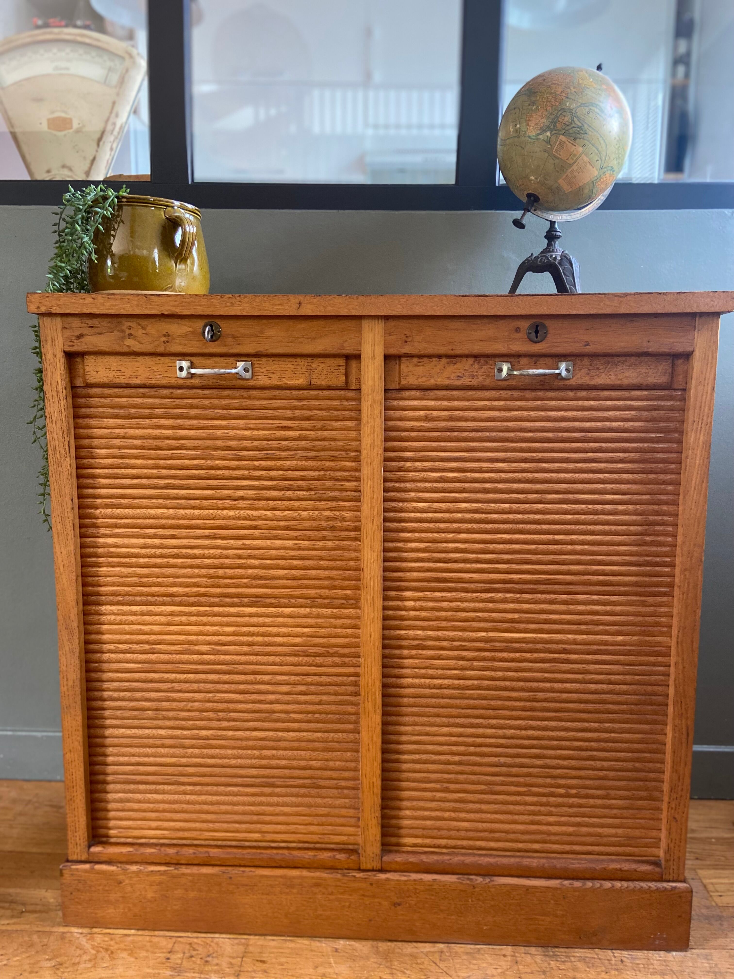 Low furniture double curtains