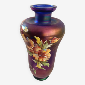 Early 20th century vase in iridescent glass with enameled flowers.