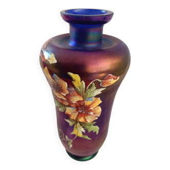 Early 20th century vase in iridescent glass with enameled flowers.