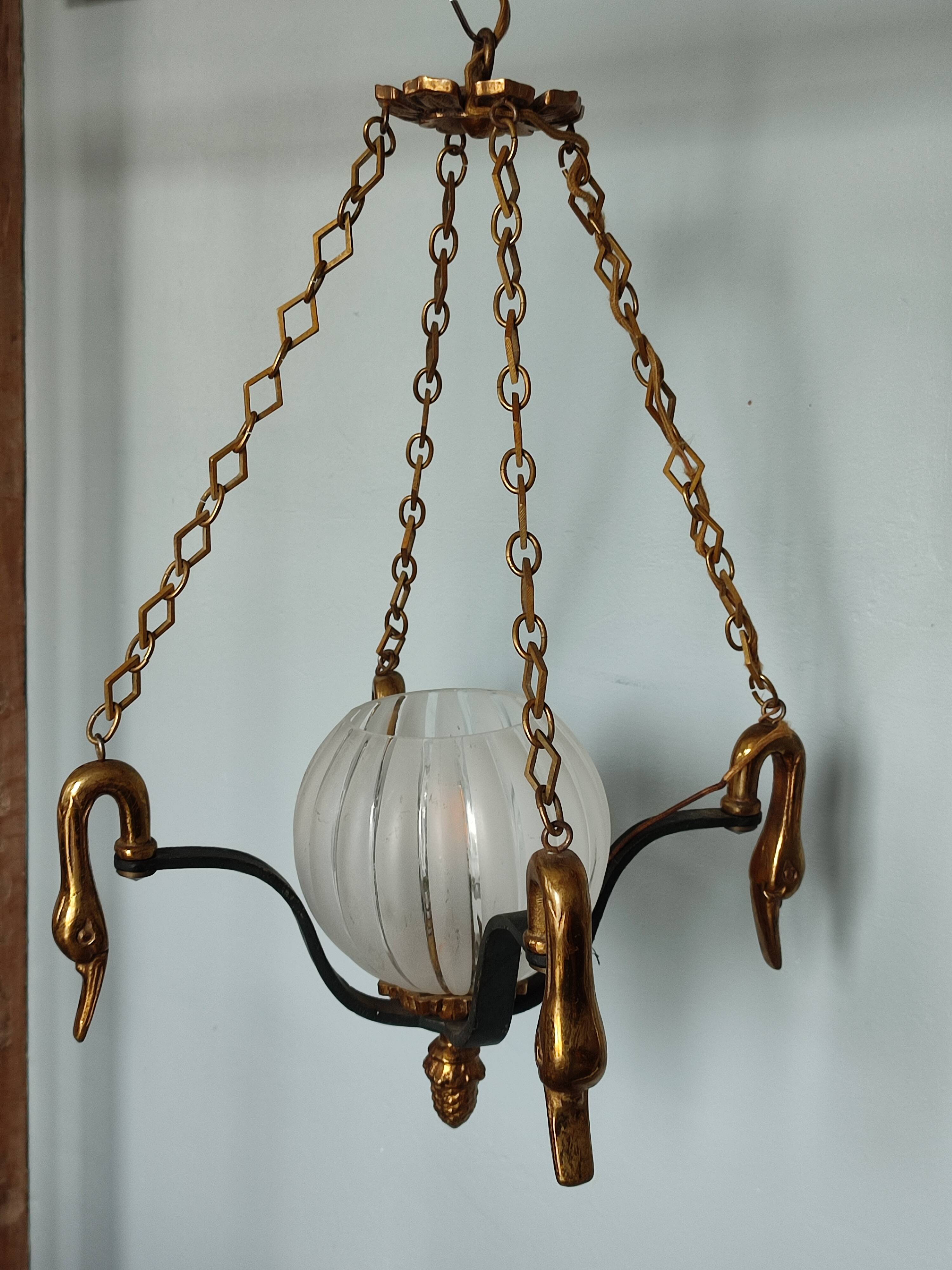 Lustre ancien en bronze avec son globe