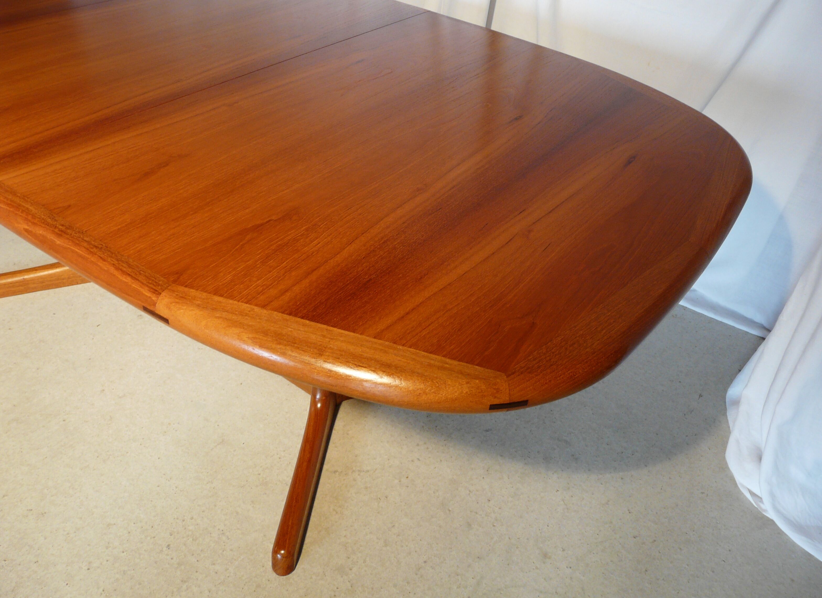 Mr. Larsen Laurits blond teak Scandinavian extensible table