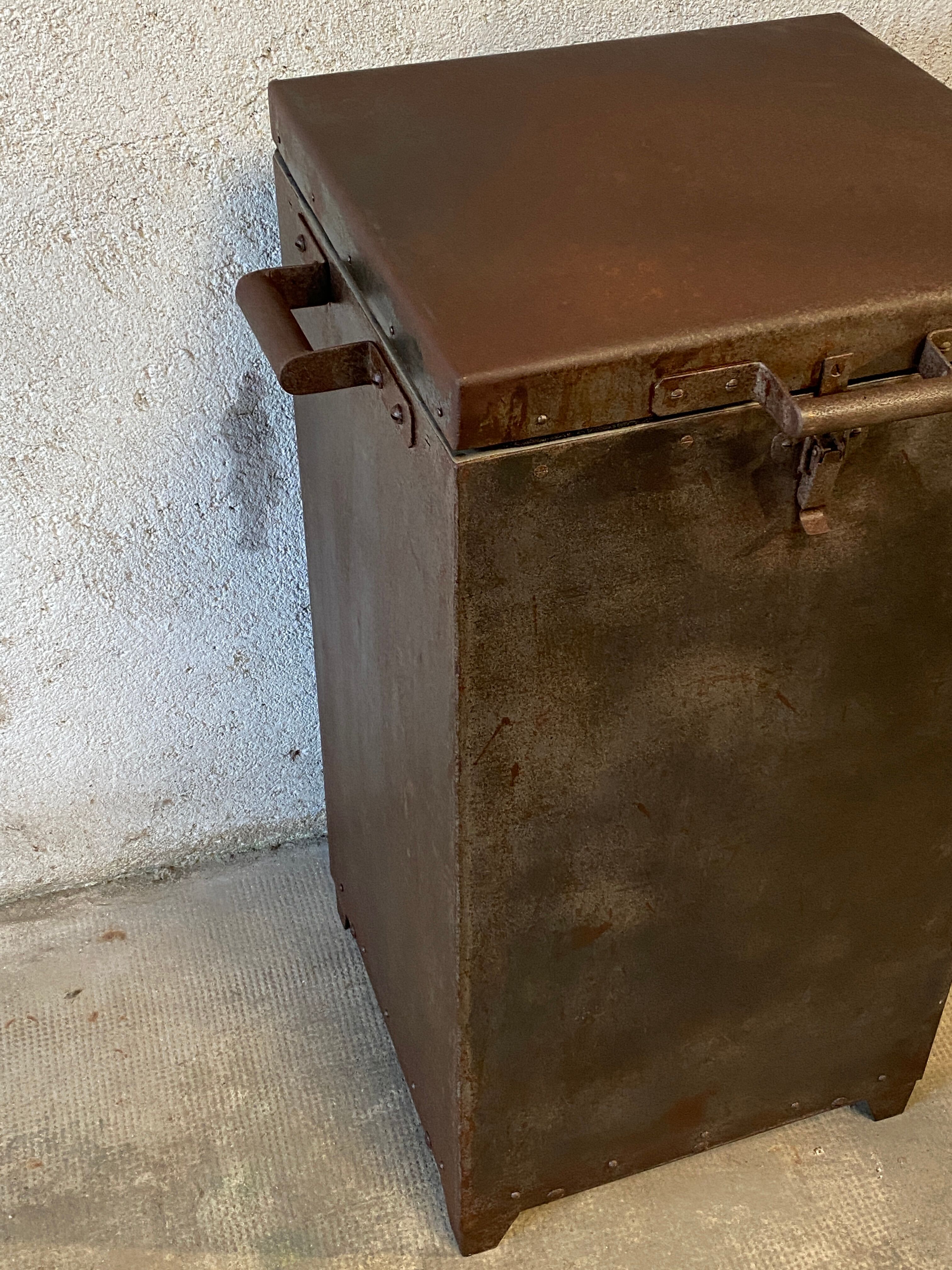 Old 1950 metal cooler