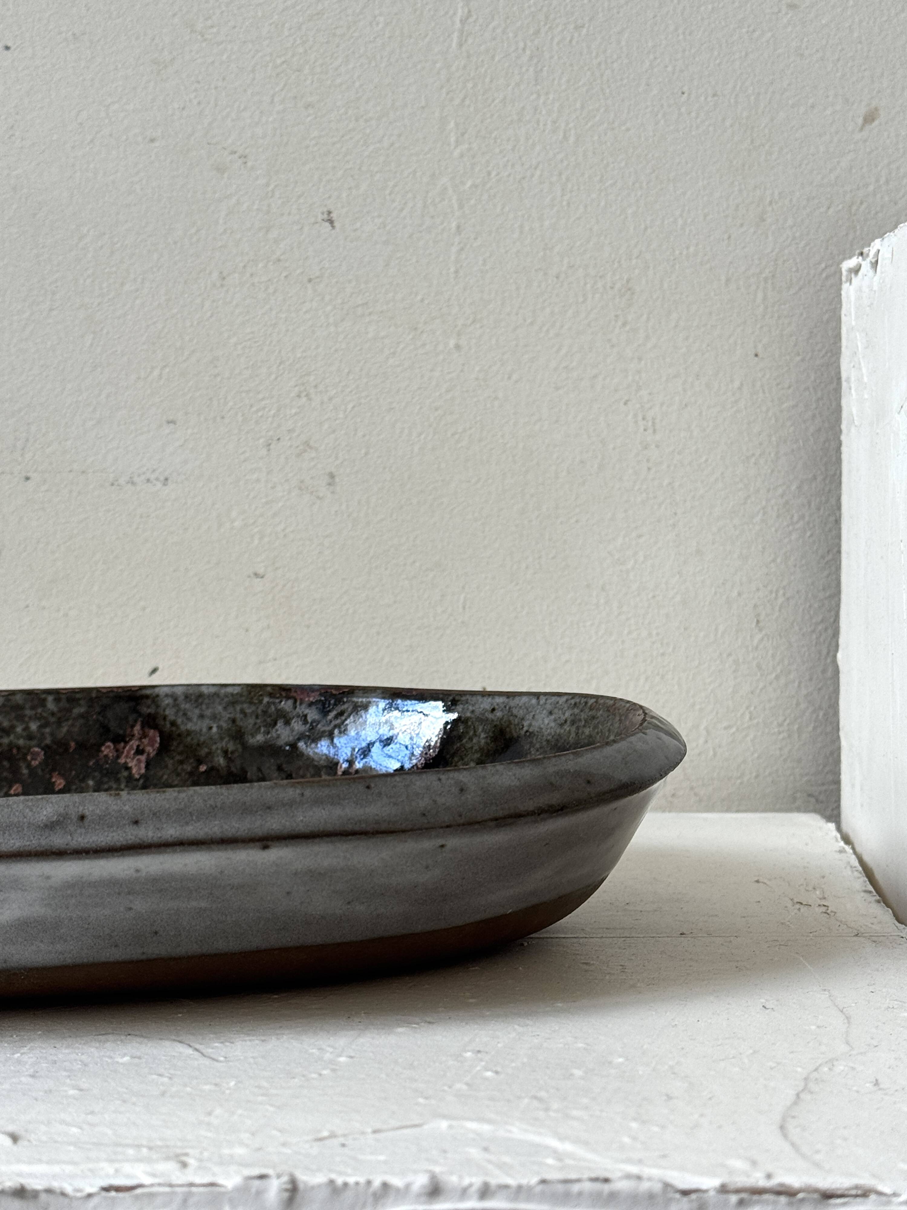 Large glazed stoneware dish from Loir, enamelled & signed, Chantal & Thierry Robert 1970.