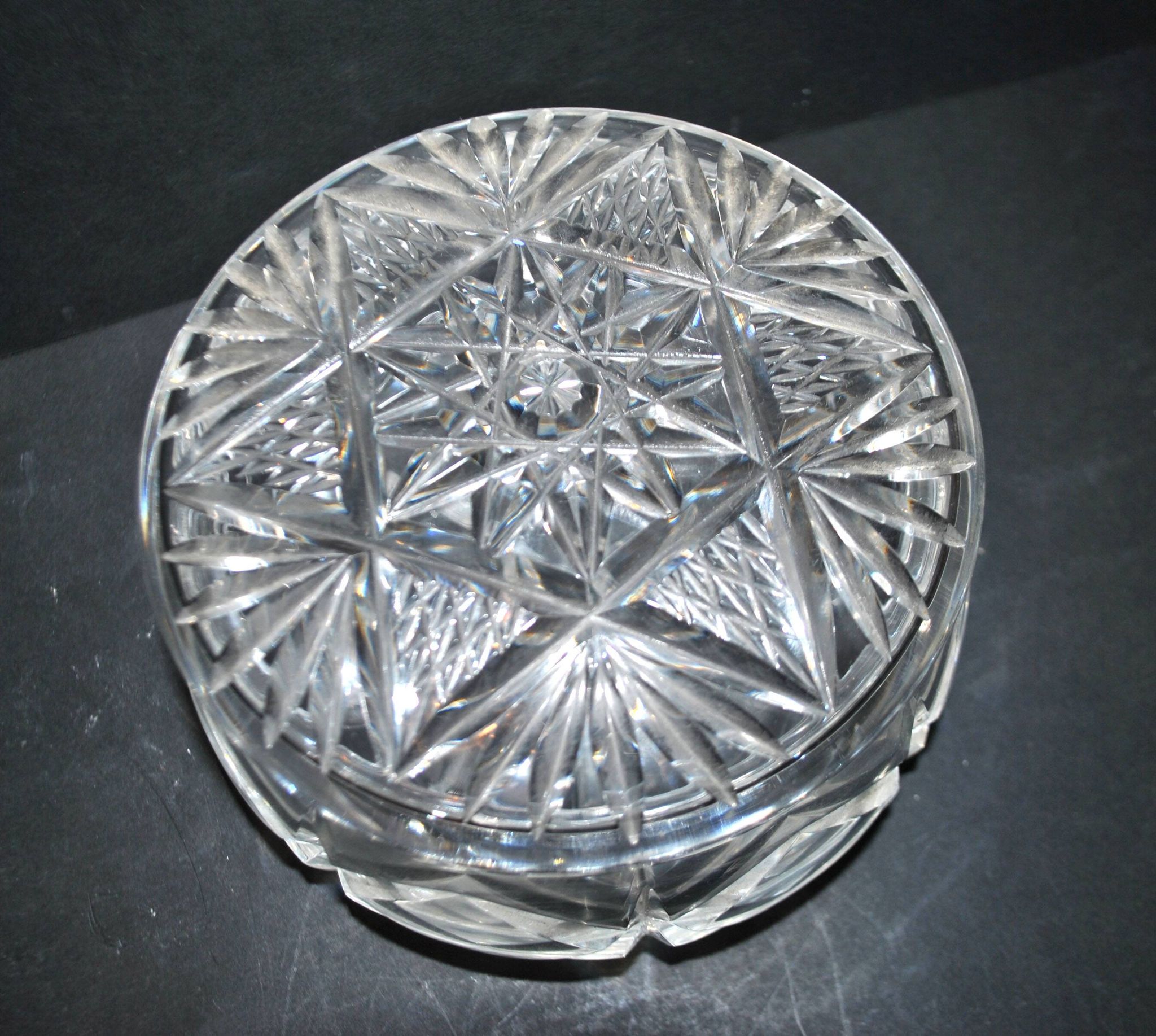 Richly cut crystal candy box from BACCARAT? 20th century.