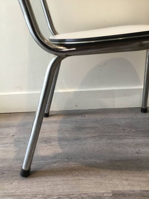 Chaise basse en Formica