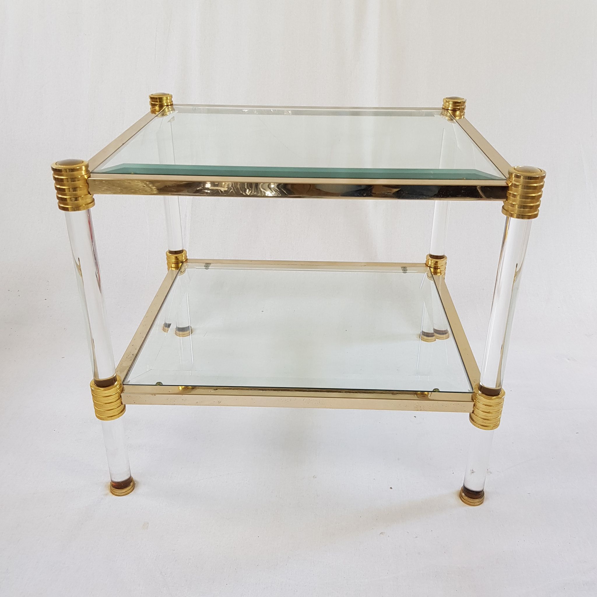 Table basse en lucite et acier doré