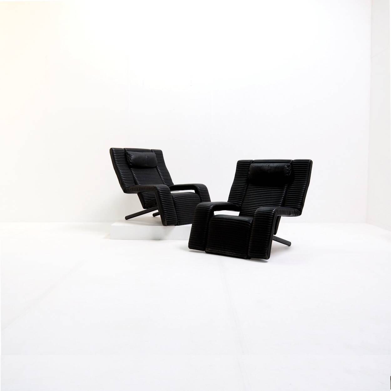 Set of Postmodern Reclining Loungechairs by G.P. Vitelli & T. Ammannati for Brunati Italy