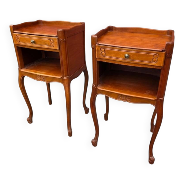 Paire de tables de chevet style Louis XV en merisier