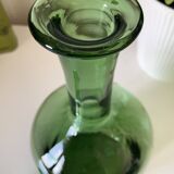 Carafe en verre vert