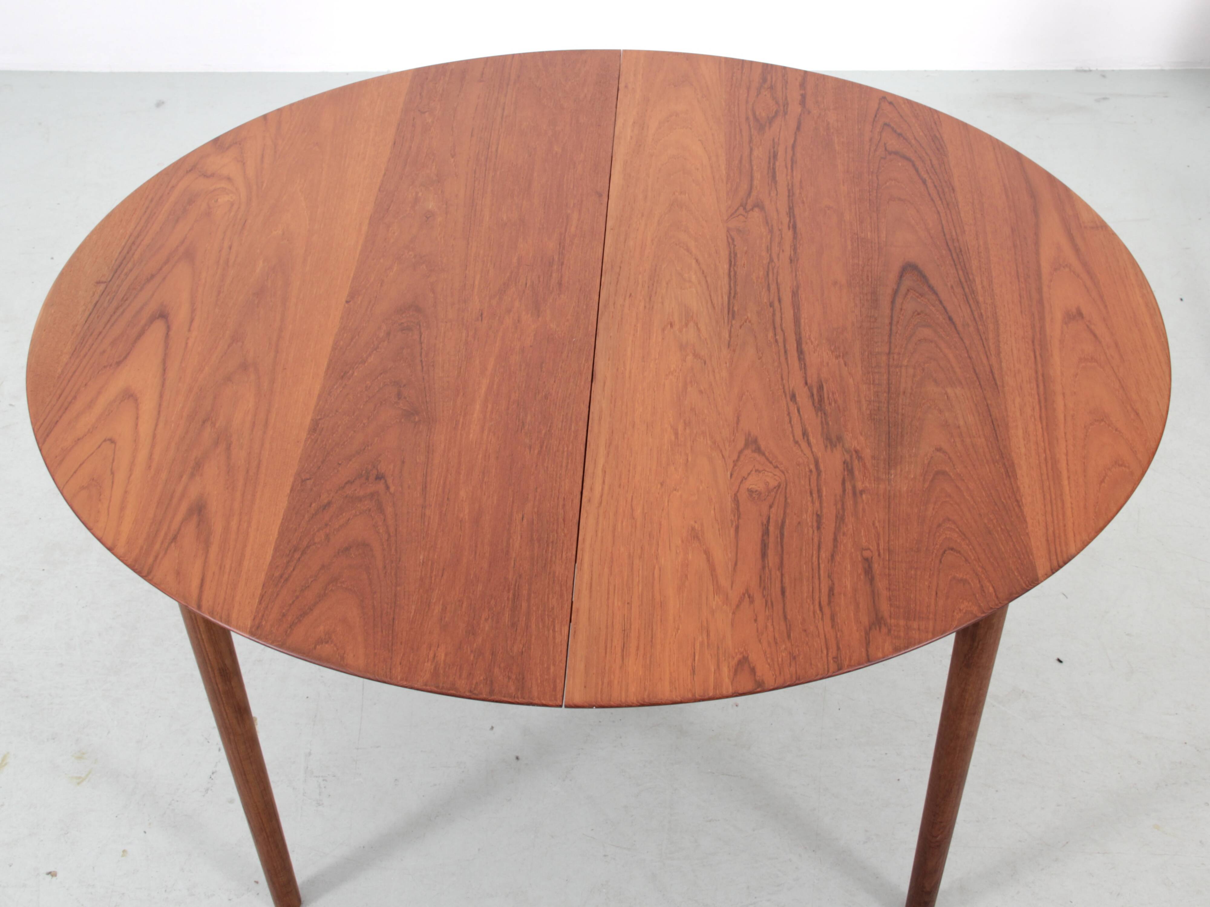 Scandinavian dining table in solid teak model 311