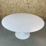 Tulip dining table by Eero Saarinen for Knoll International