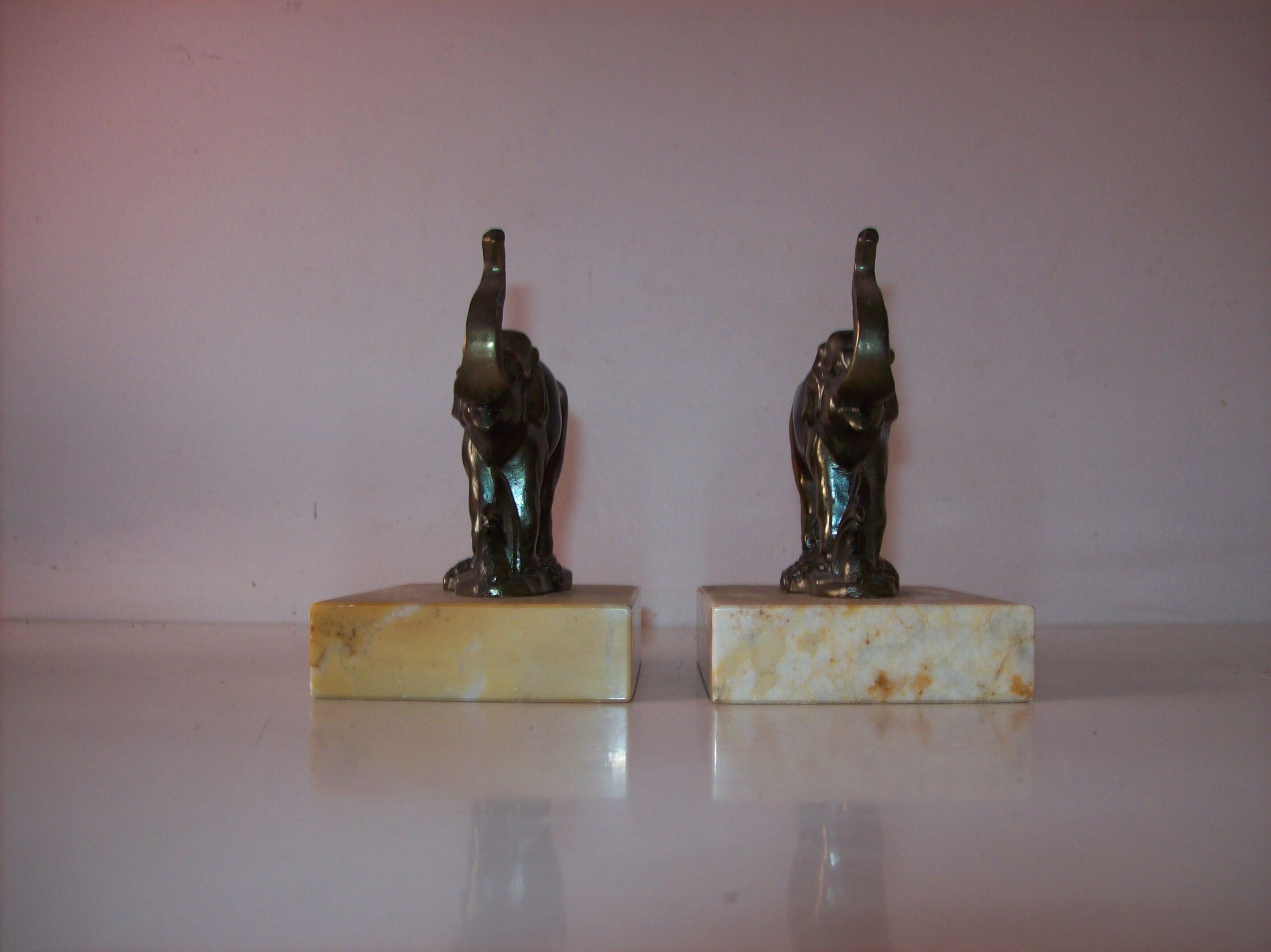Elephant bookends