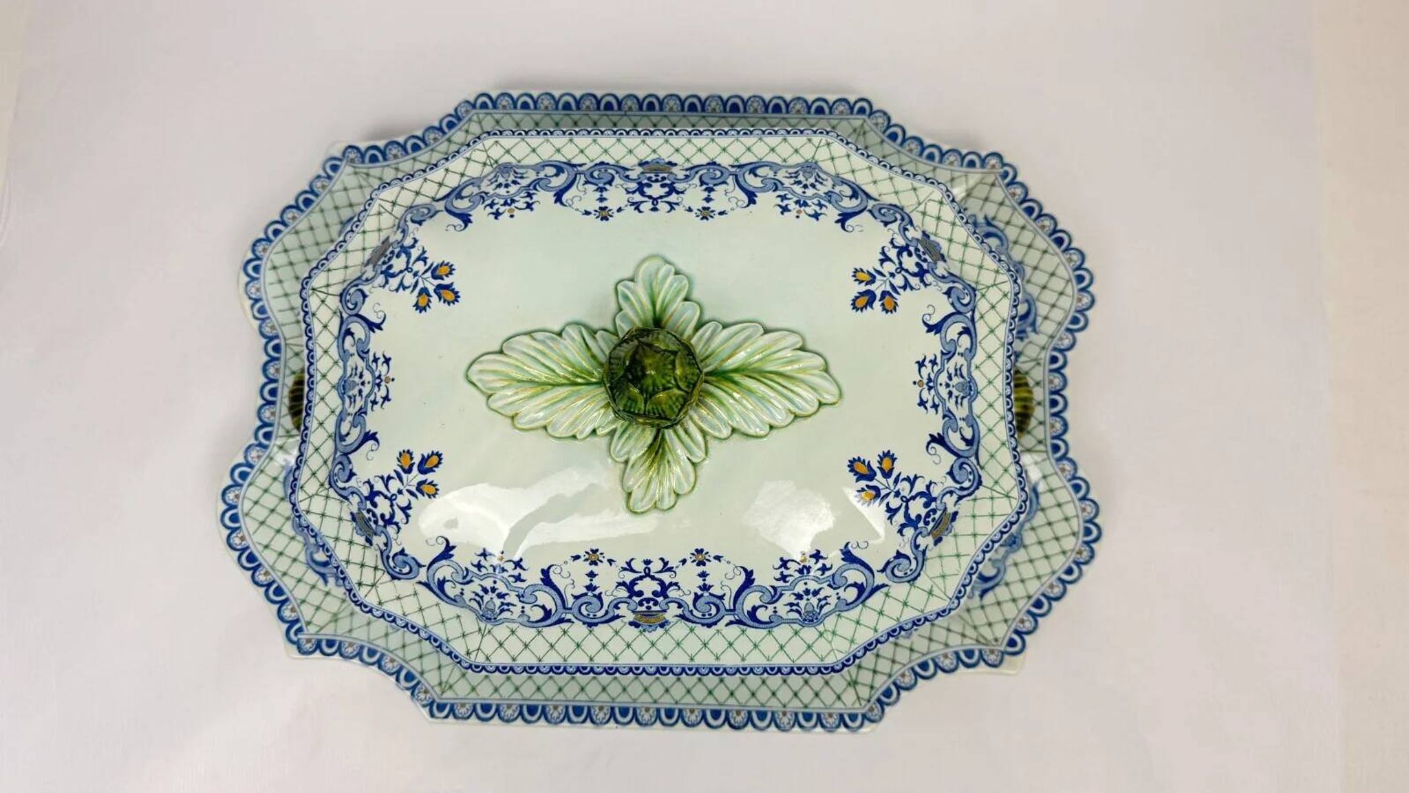 Gien, vegetable dish, soup tureen and its lid in fine earthenware, Rouen decoration.