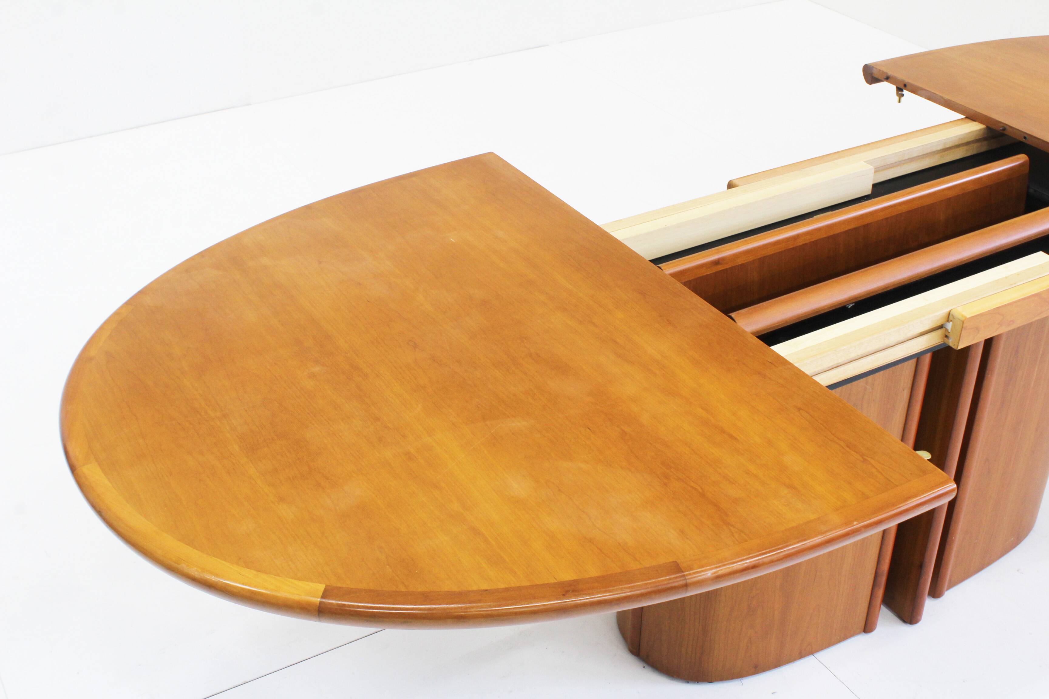 Skovby Danish extendable danish dining table