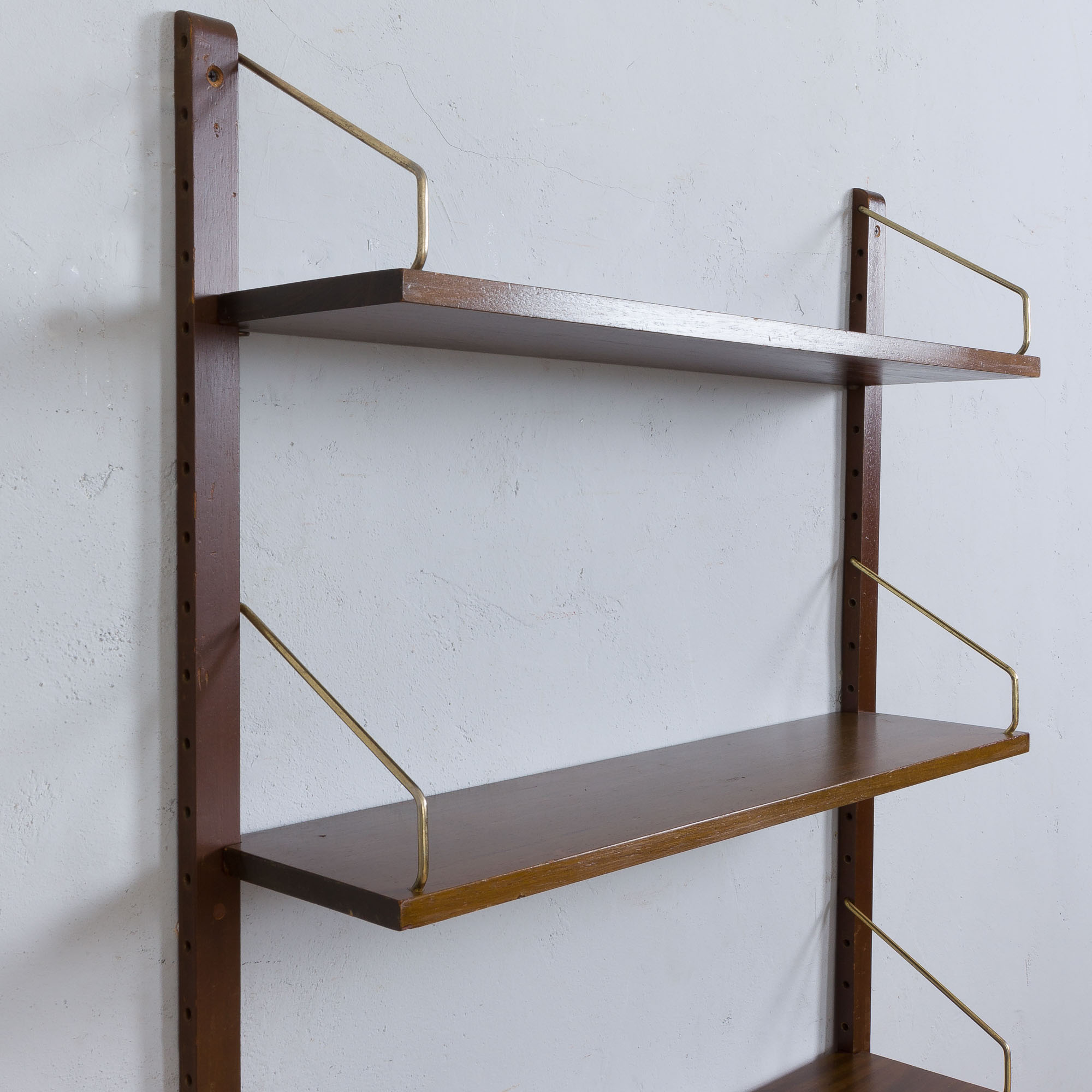 Three floating shelves wall unit