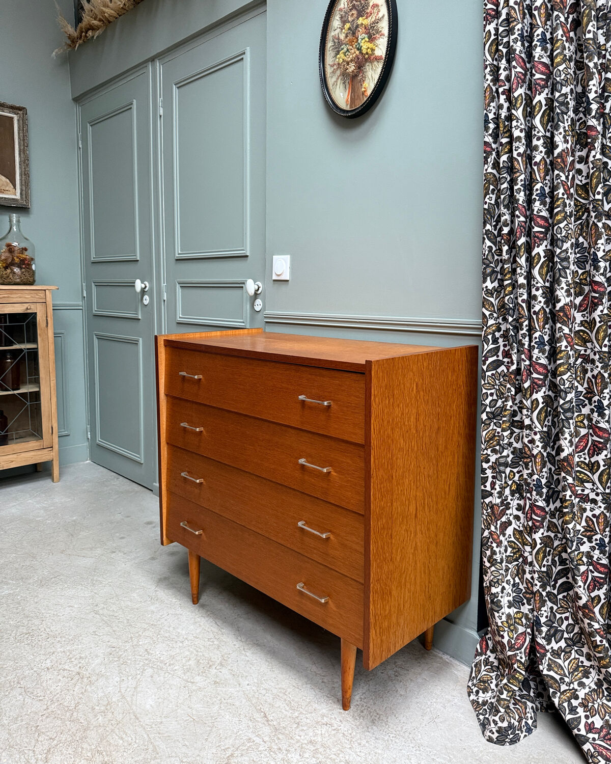 Vintage oak chest of drawers