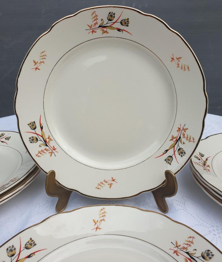 Set 8 plates and dish Villeroy & Boch Mettlach tulips 1940