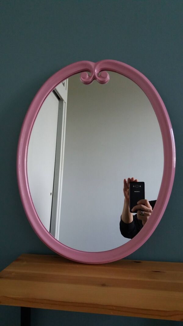 Miroir ovale fonte émaillée rose