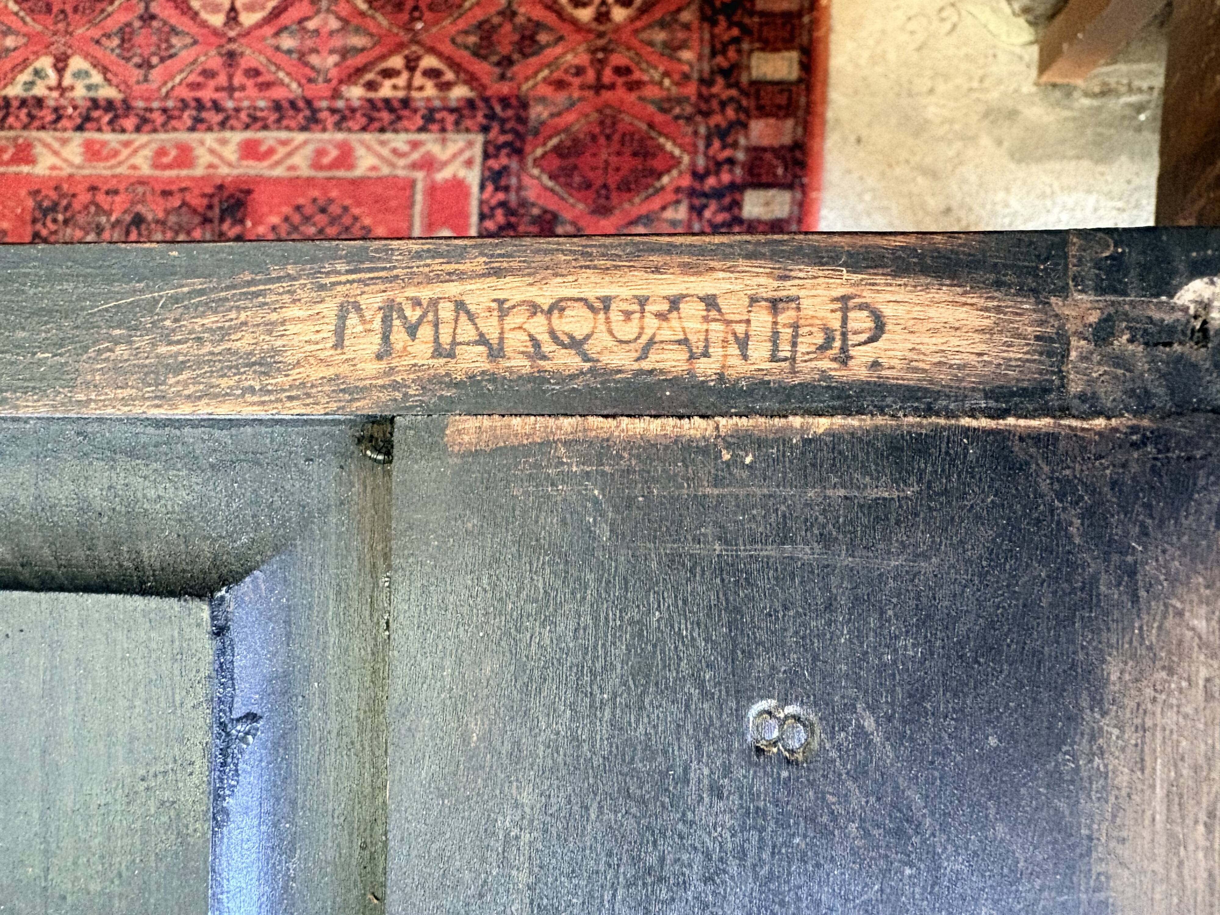 Commode galbée en marqueterie de style Louis XV, signée Marquant