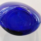 Carafe en verre bleu vintage