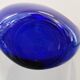 Carafe en verre bleu vintage