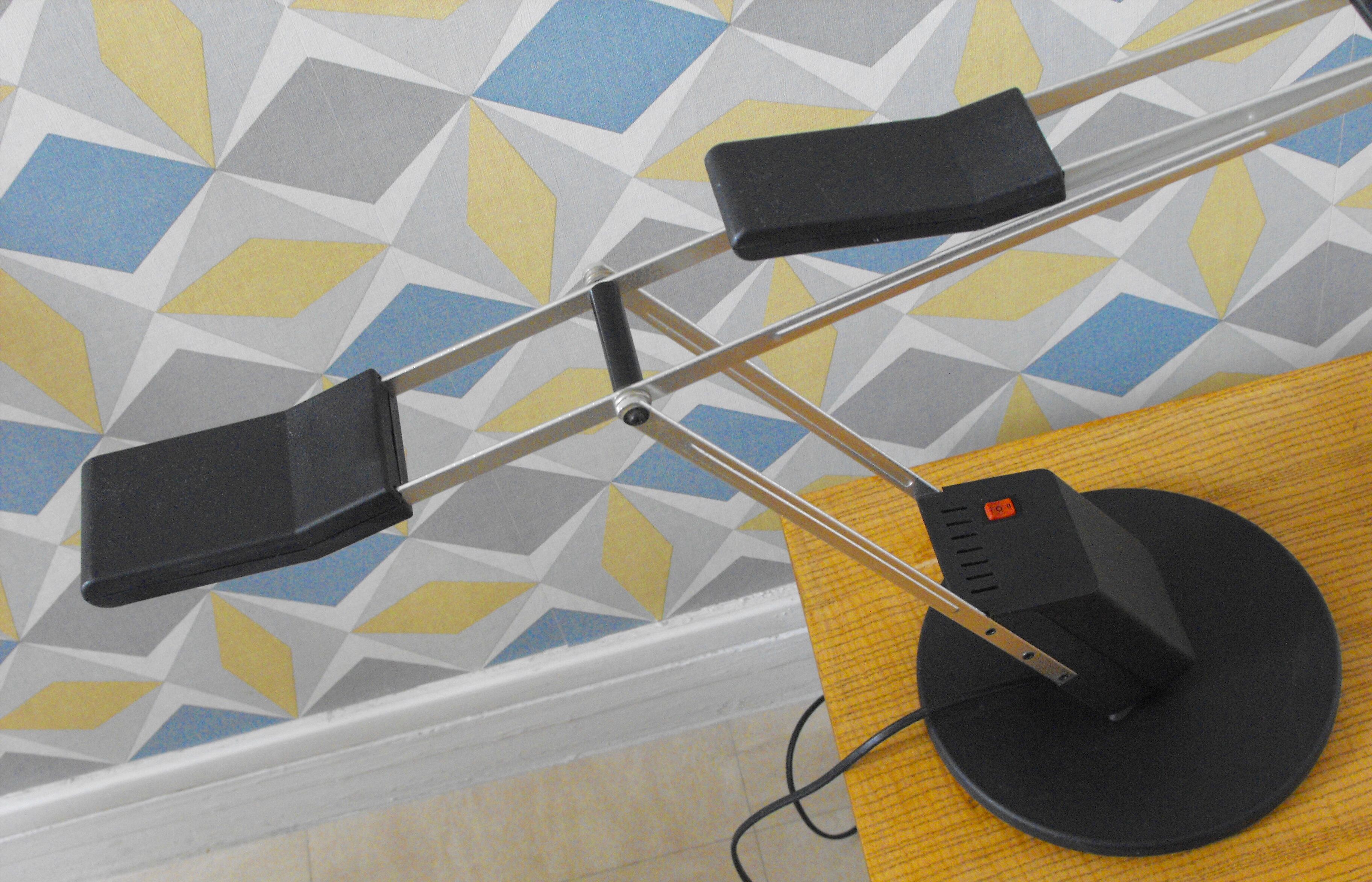Stéfano Cevoli 80s articulated desk lamp.