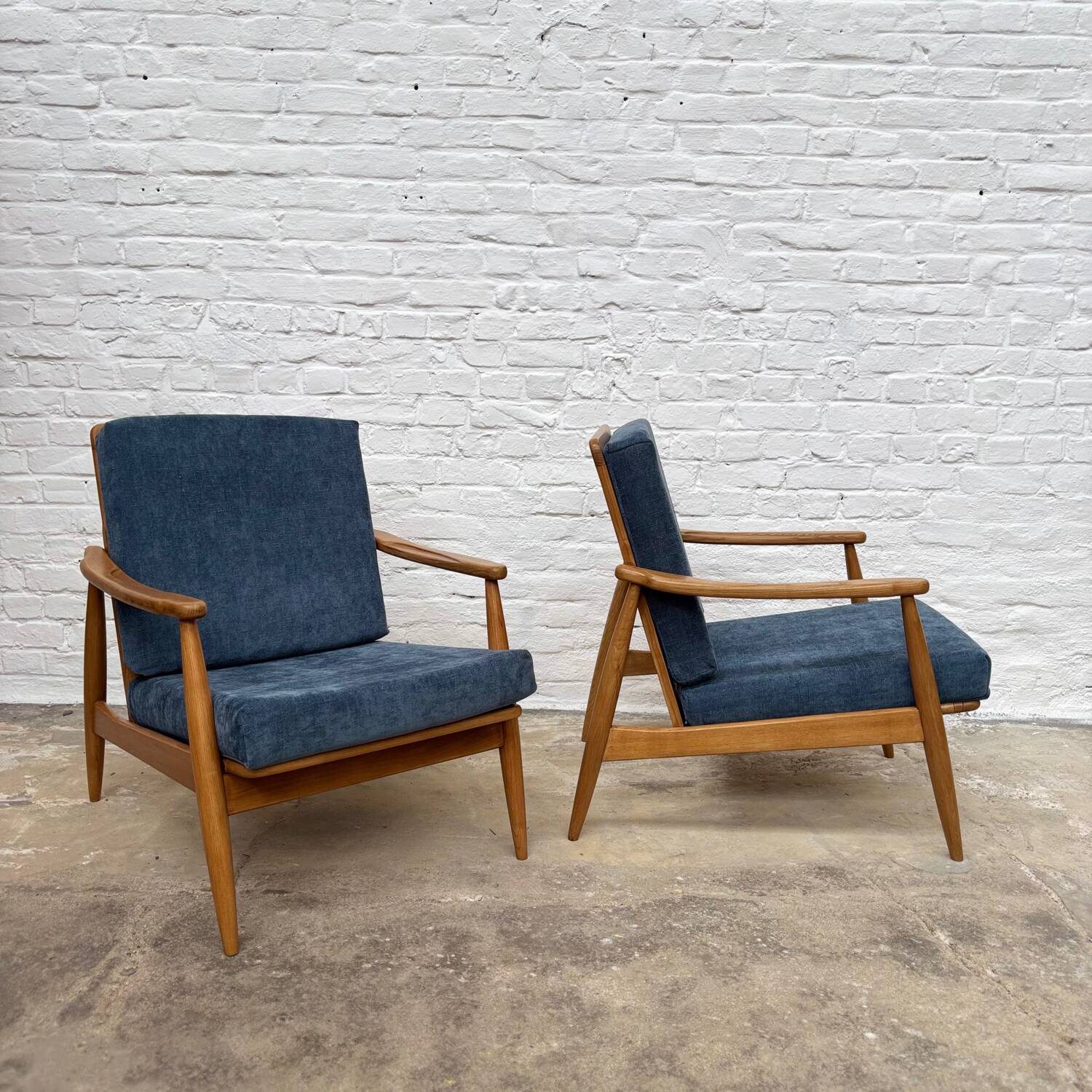 Set of two Scandinavian-style oak armchairs
