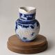 Pichet ancien Reinhold Merkelbach Grenzhausen – Grès bleu cobalt – Décor ra