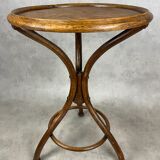 Pedestal table