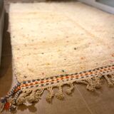 Tapis berbère à petits pois multicolores