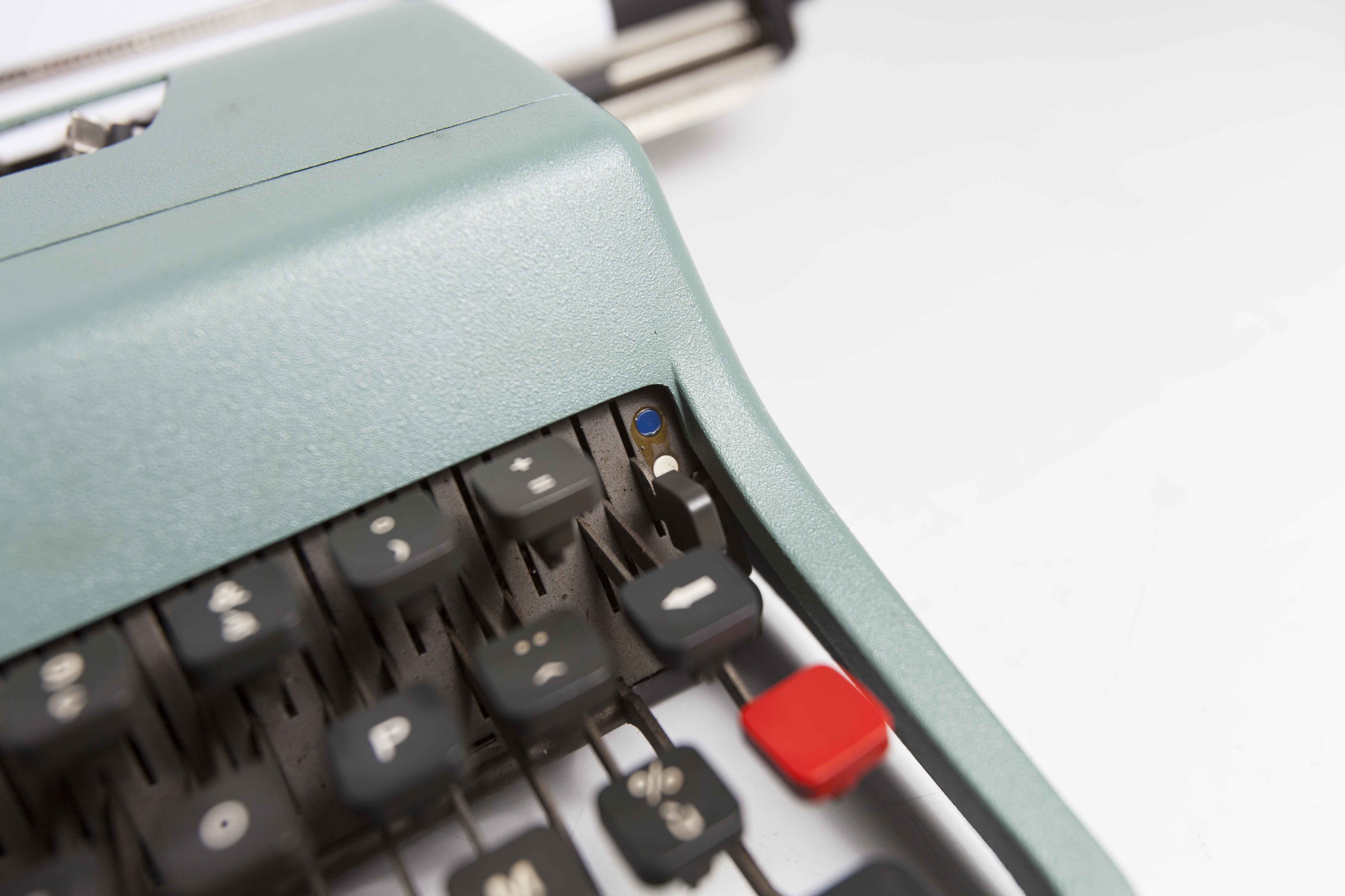 Olivetti Lettera 32 typewriter revised and new ribbon