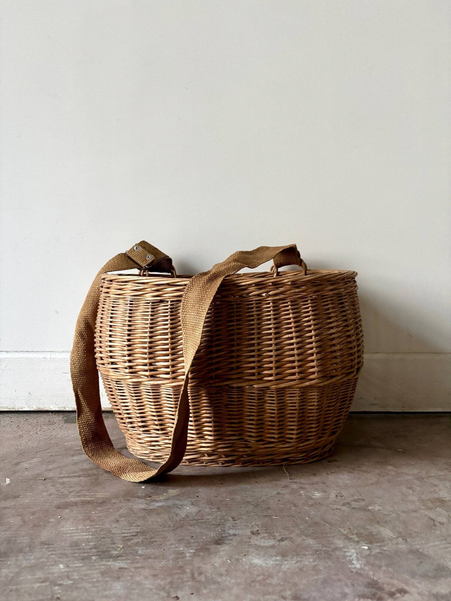 Woven wicker harvest basket