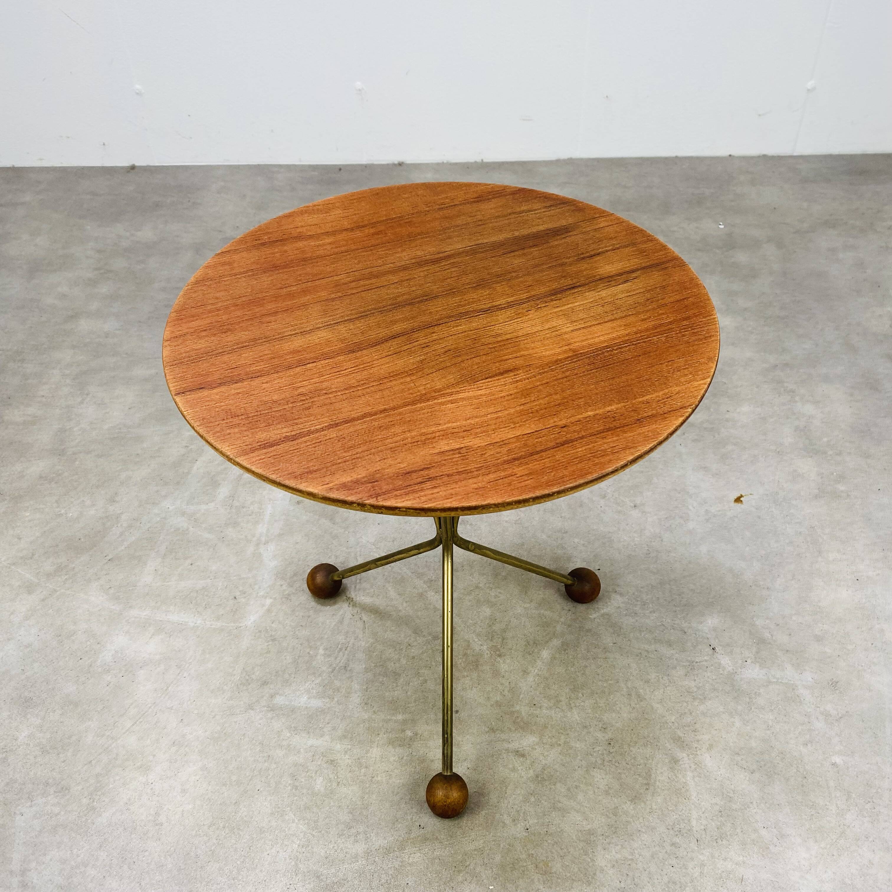 Table d'appoint tripode par Albert Larsson pour Alberts Tibro style scandinave